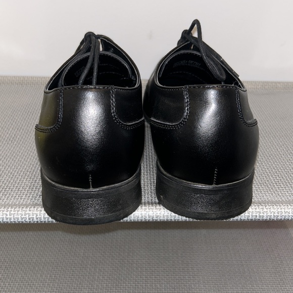 Calvin Klein Men’s Shoes, Size 9.5 - Picture 2 of 10